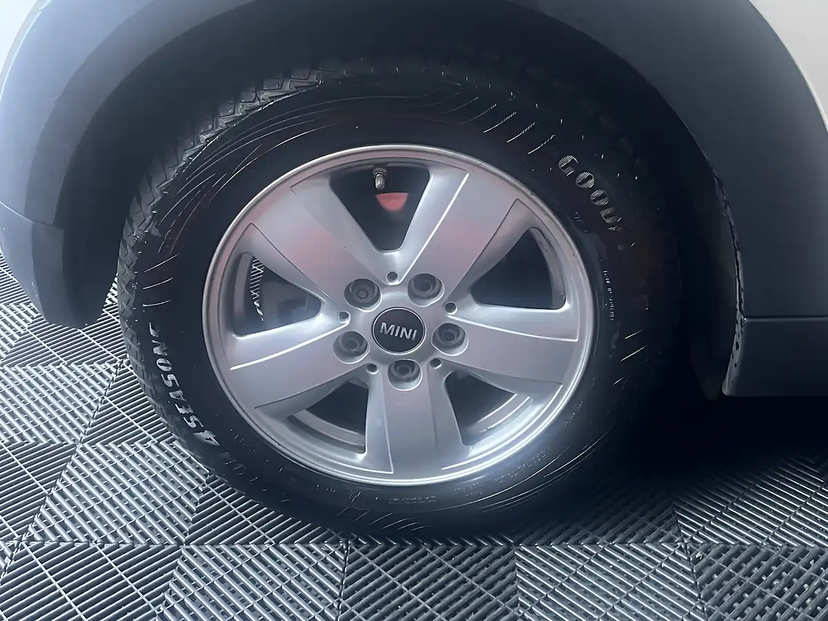 Used 2015 MINI Hatch Cooper White - Interior and Exterior details 14