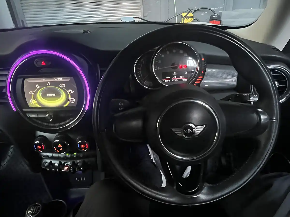 Used 2015 MINI Hatch Cooper White - Interior and Exterior details 15