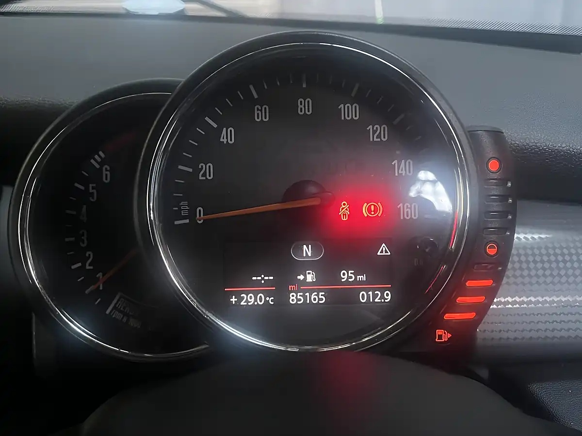 Used 2015 MINI Hatch Cooper White - Interior and Exterior details 16