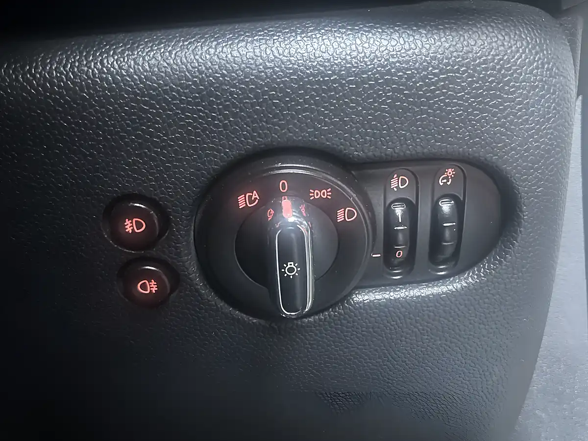 Used 2015 MINI Hatch Cooper White - Interior and Exterior details 20