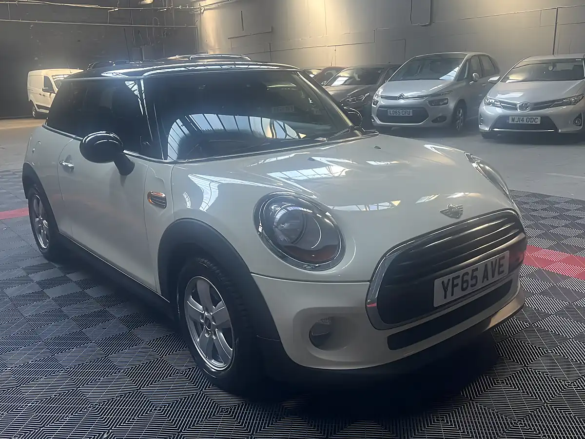 Used 2015 MINI Hatch Cooper White - Interior and Exterior details 5