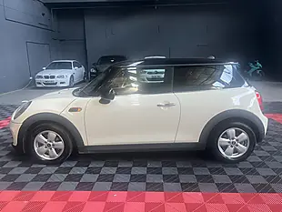 Used 2015 MINI Hatch Cooper White - Interior and Exterior details 8