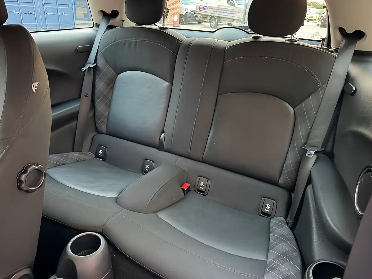 Used 2015 MINI Hatch Cooper White - Interior and Exterior details 10