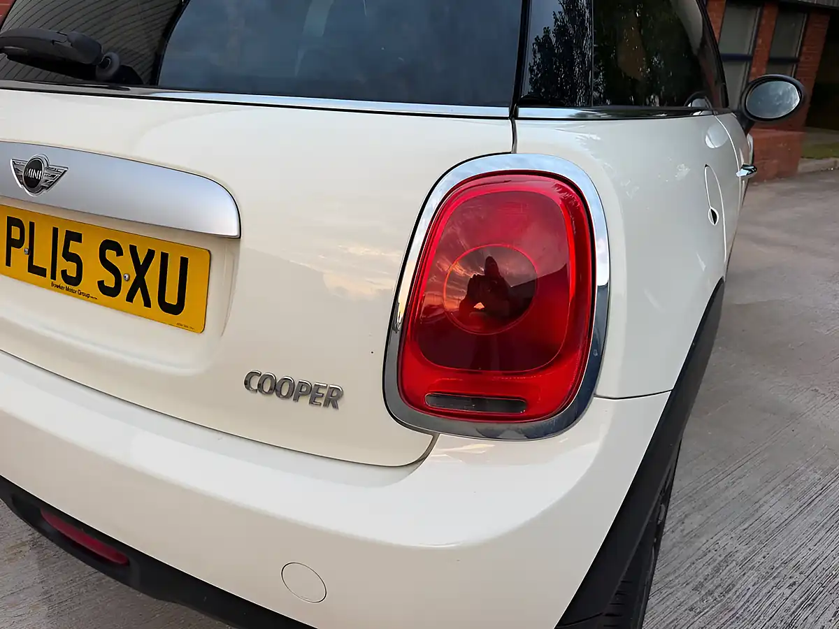 Used 2015 MINI Hatch Cooper White - Interior and Exterior details 16