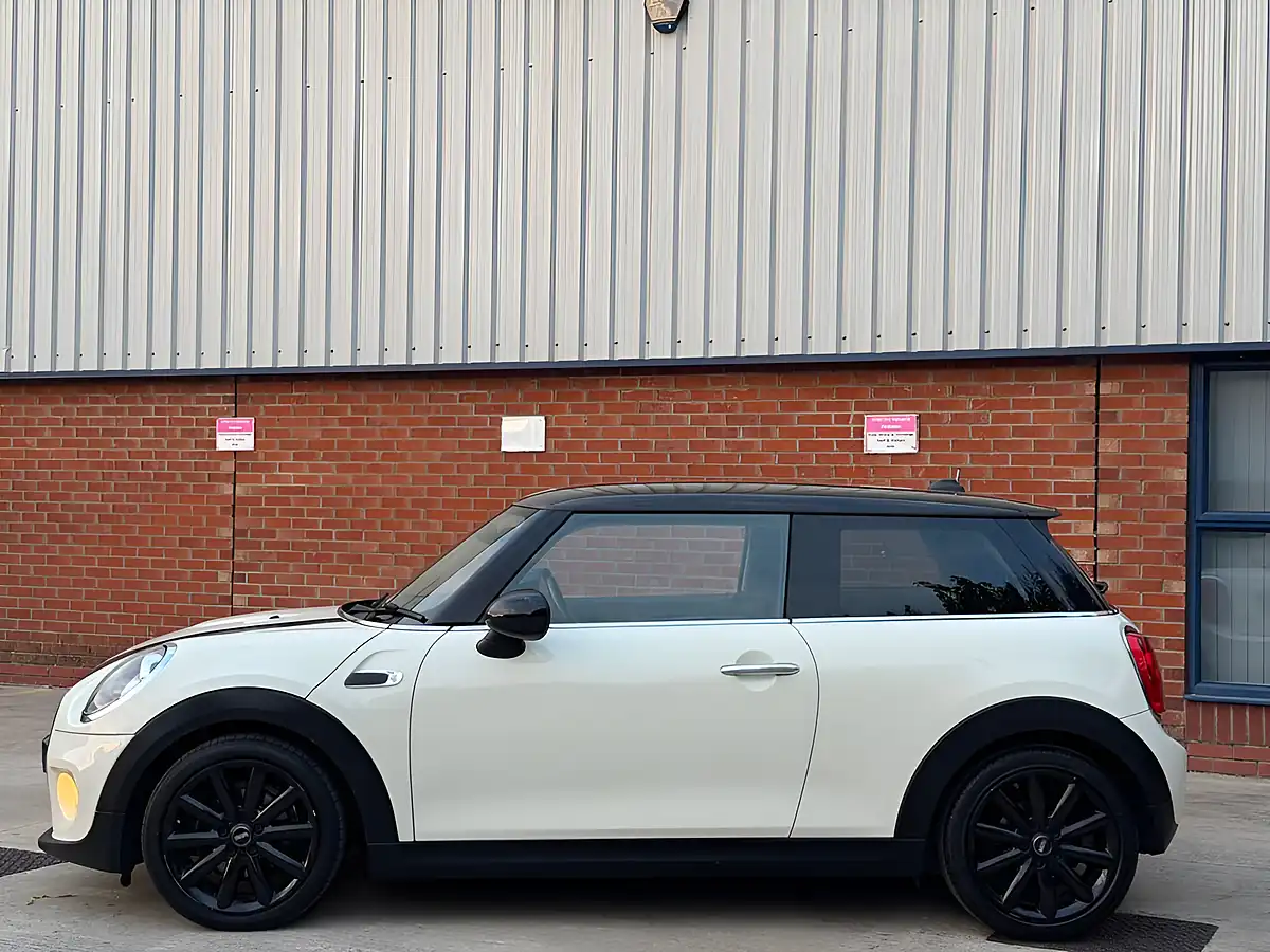 Used 2015 MINI Hatch Cooper White - Interior and Exterior details 2