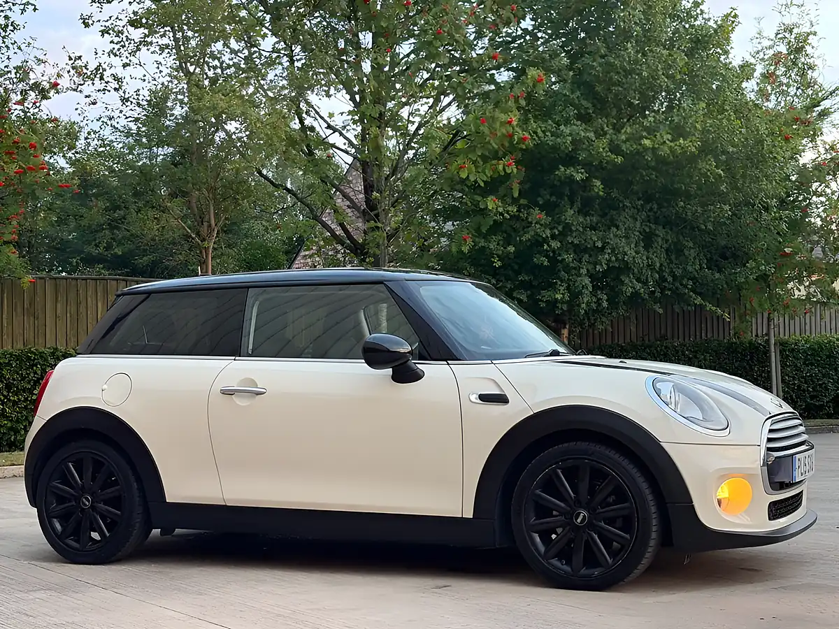 Used 2015 MINI Hatch Cooper White - Interior and Exterior details 20