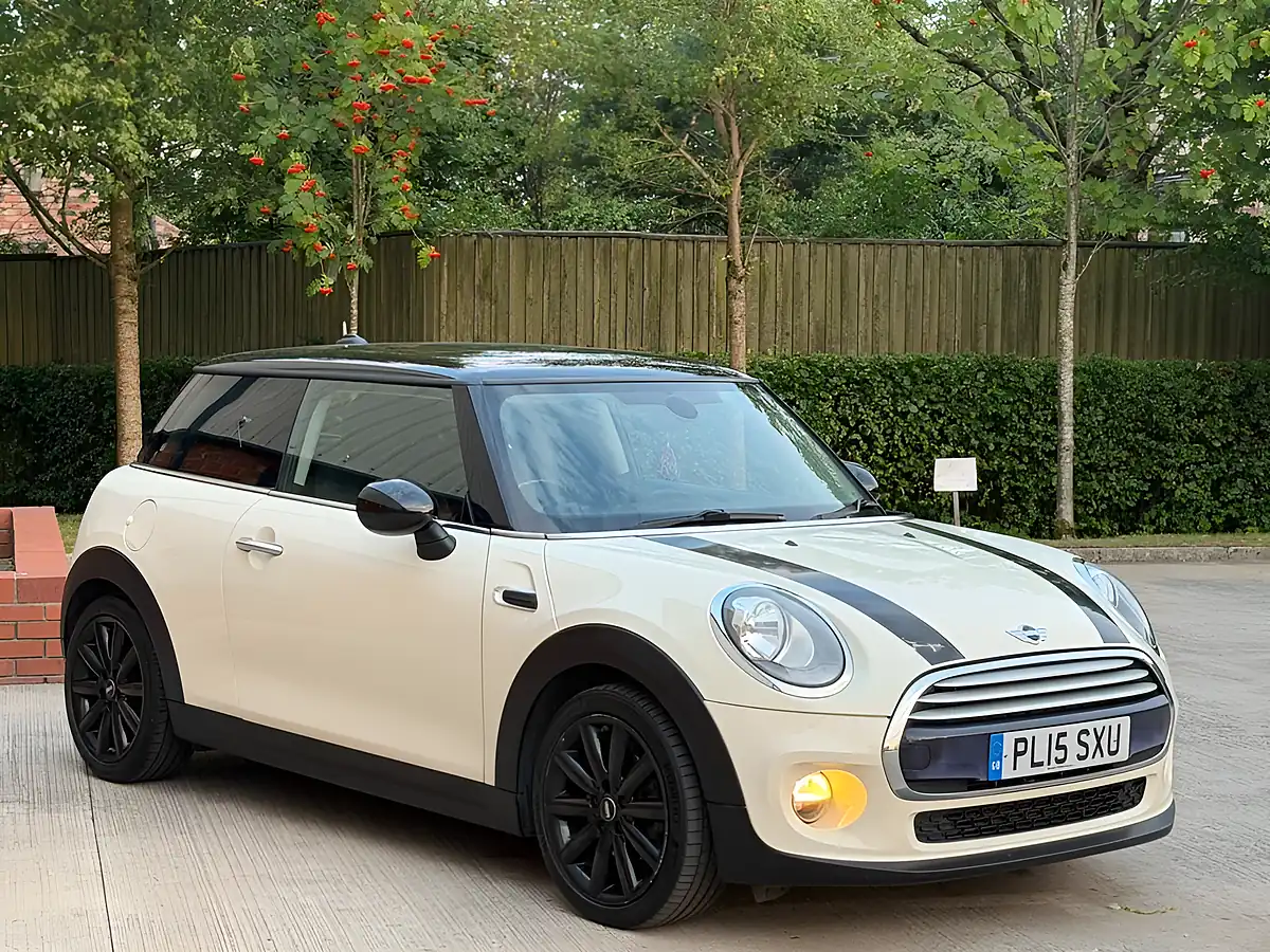Used 2015 MINI Hatch Cooper White - Interior and Exterior details 7