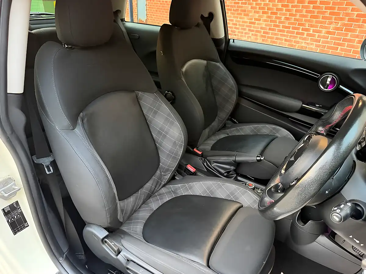 Used 2015 MINI Hatch Cooper White - Interior and Exterior details 9