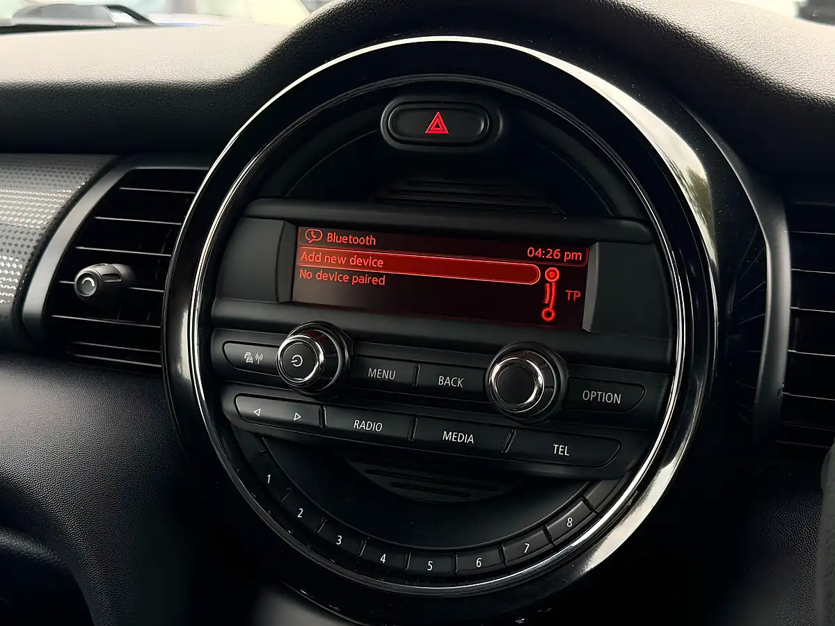 Used 2015 MINI Hatch Cooper White - Interior and Exterior details 16