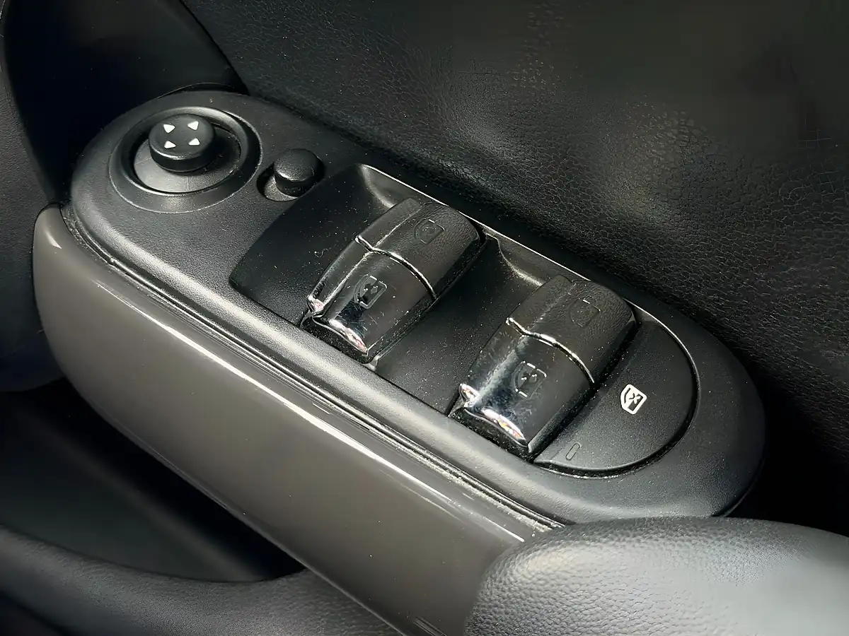 Used 2015 MINI Hatch Cooper White - Interior and Exterior details 19
