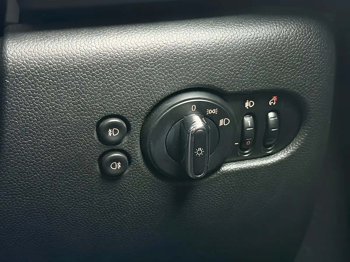 Used 2015 MINI Hatch Cooper White - Interior and Exterior details 20