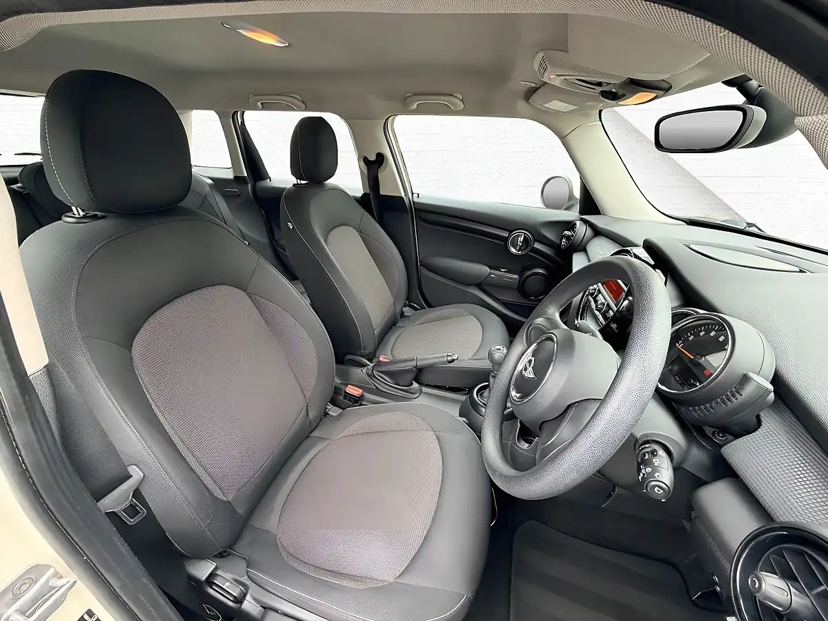 Used 2015 MINI Hatch Cooper White - Interior and Exterior details 3