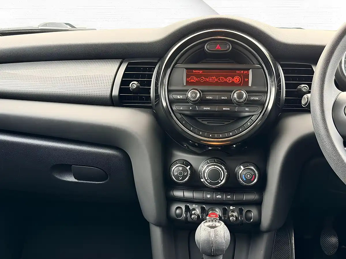 Used 2015 MINI Hatch Cooper White - Interior and Exterior details 9