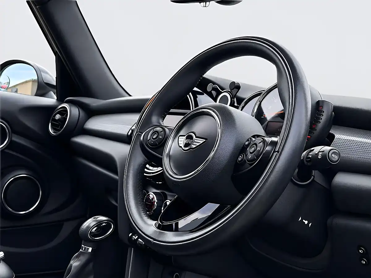 Used 2015 MINI Hatch Cooper White - Interior and Exterior details 10