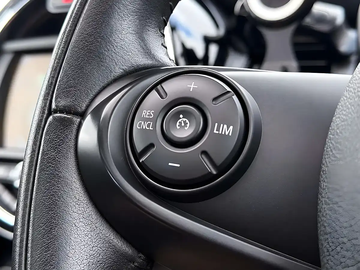Used 2015 MINI Hatch Cooper White - Interior and Exterior details 14