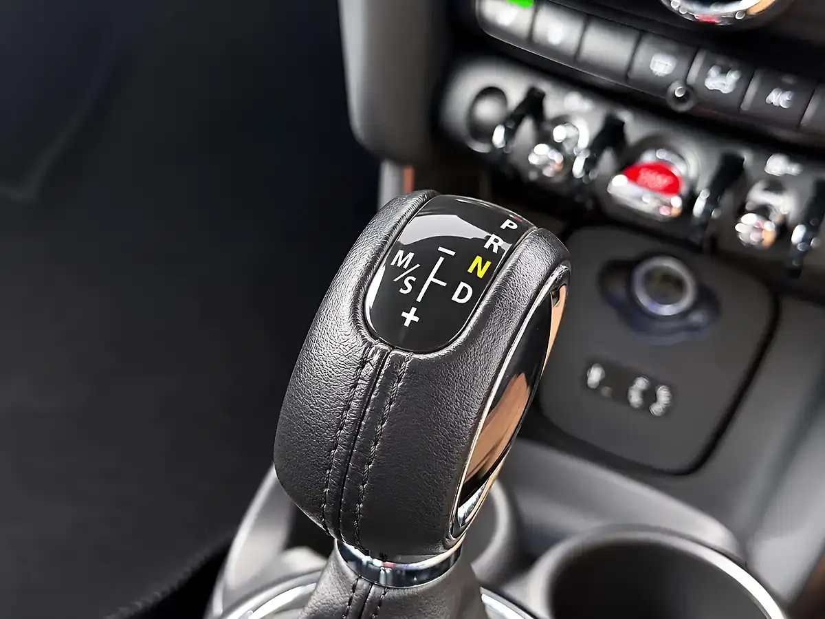 Used 2015 MINI Hatch Cooper White - Interior and Exterior details 18
