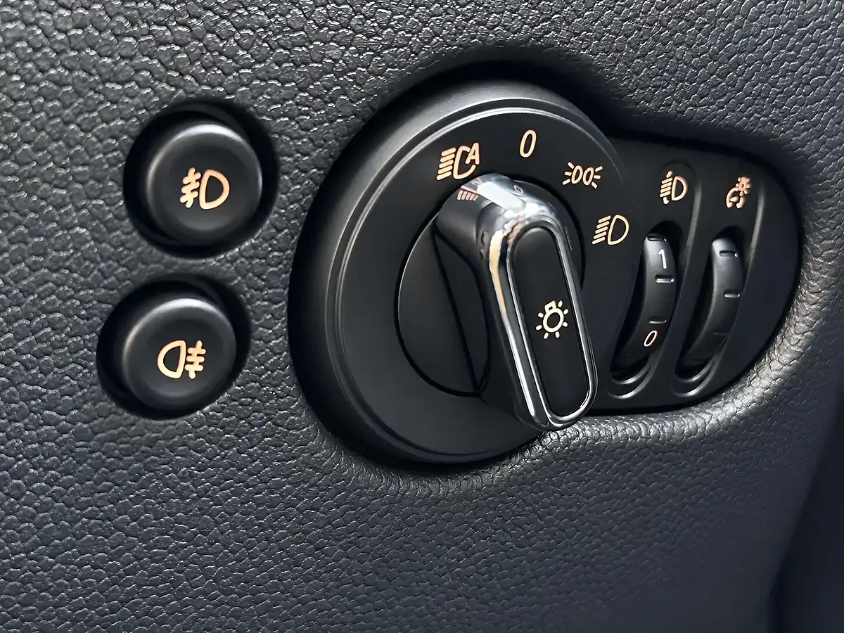 Used 2015 MINI Hatch Cooper White - Interior and Exterior details 20