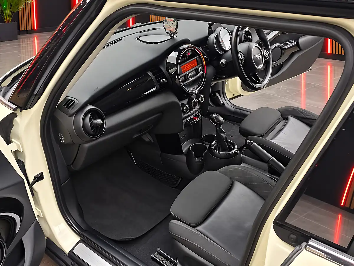 Used 2015 MINI Hatch Cooper White - Interior and Exterior details 11