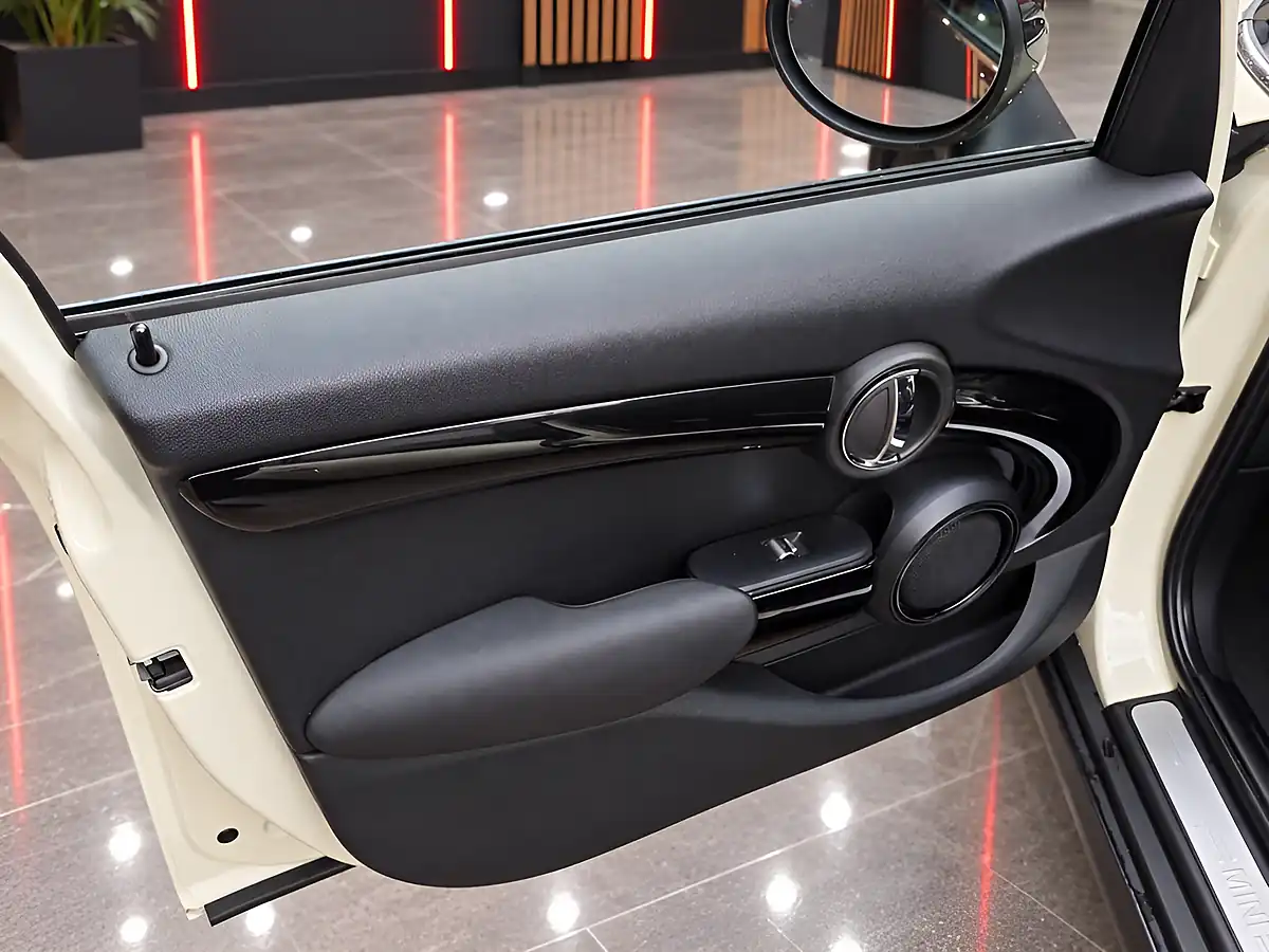 Used 2015 MINI Hatch Cooper White - Interior and Exterior details 14