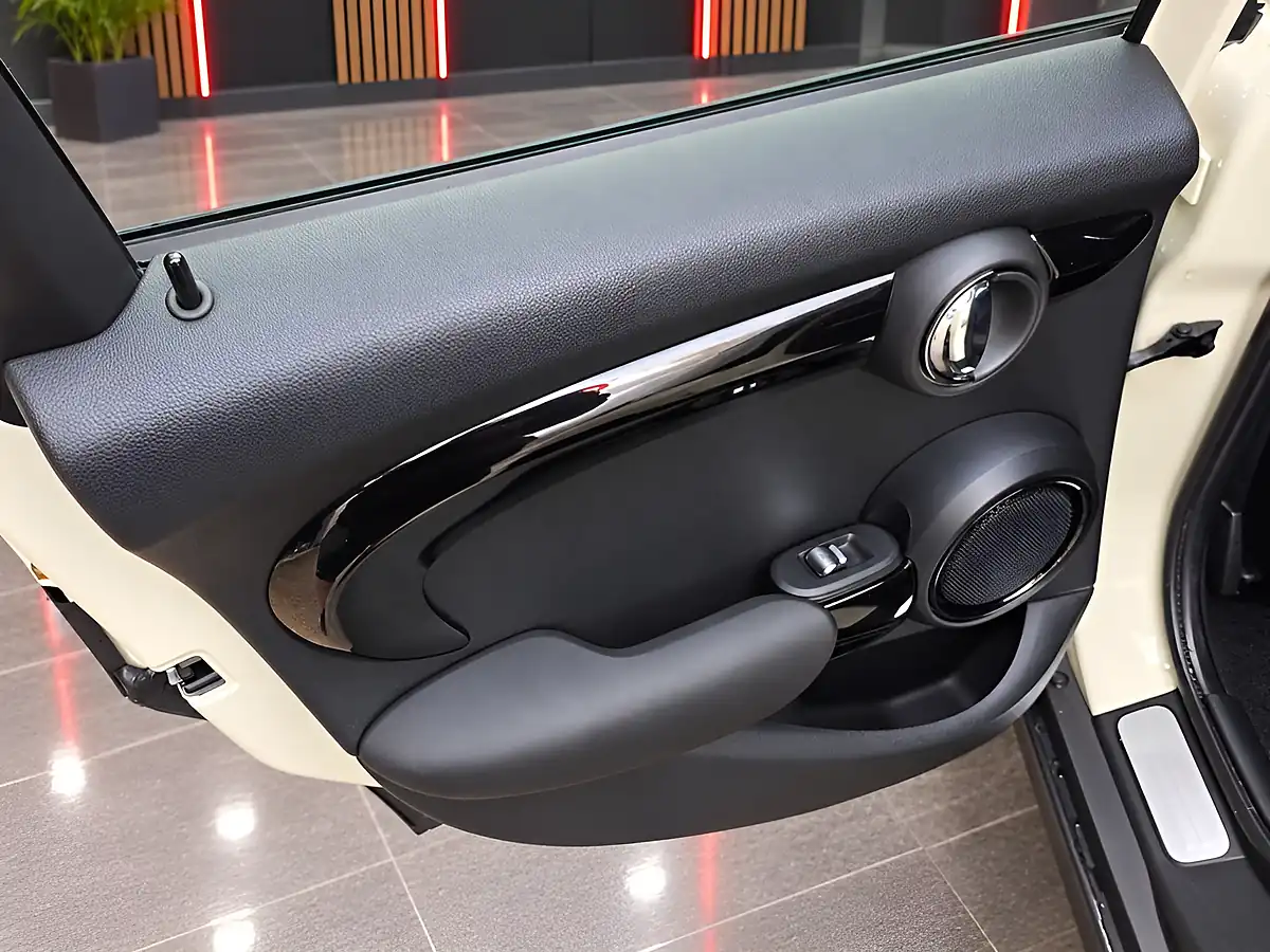 Used 2015 MINI Hatch Cooper White - Interior and Exterior details 19