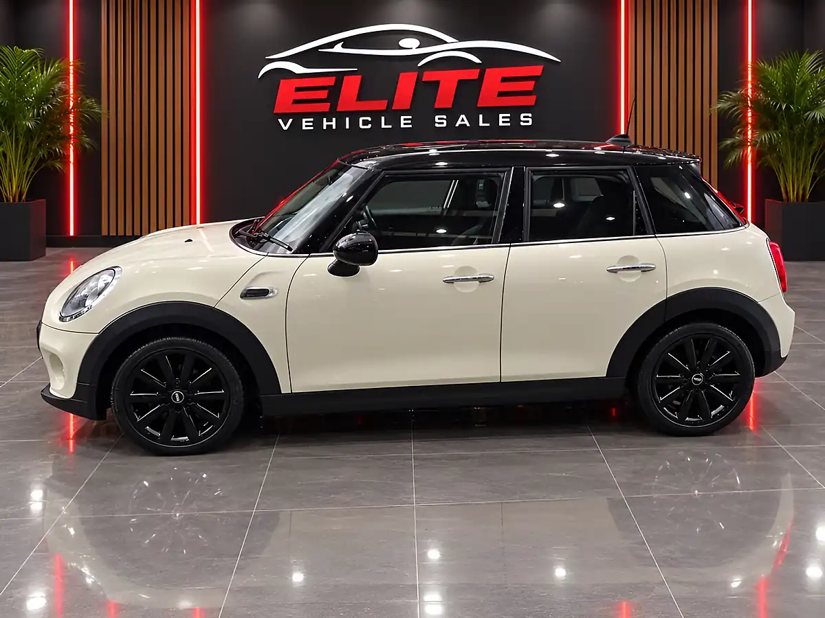 Used 2015 MINI Hatch Cooper White - Interior and Exterior details 4