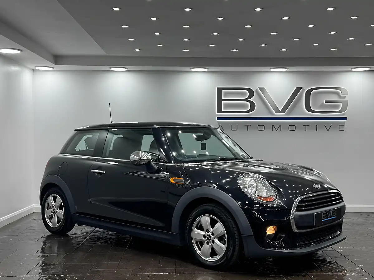 Used 2015 MINI Hatch One Black - Front View