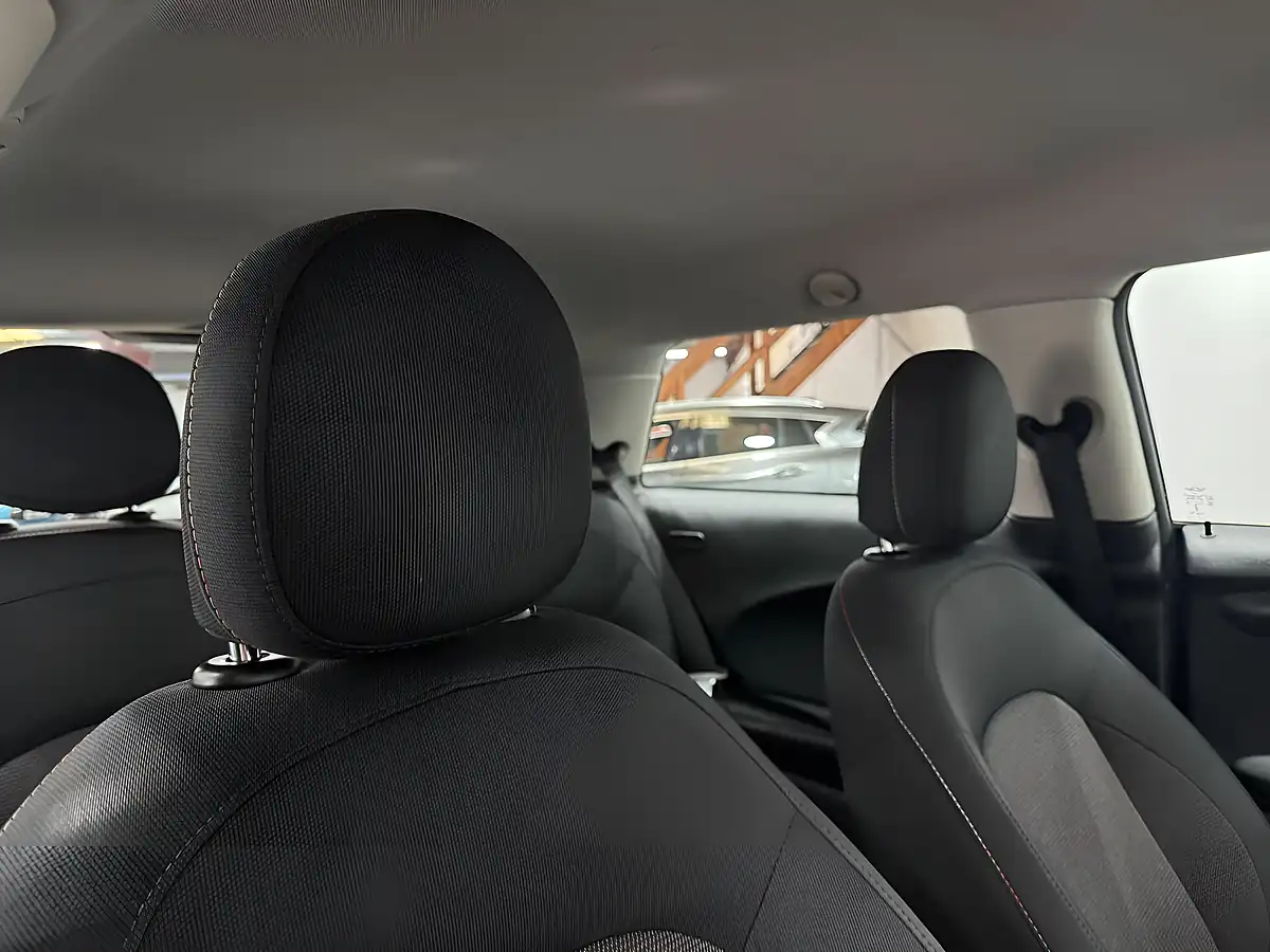Used 2015 MINI Hatch One Black - Interior and Exterior details 10