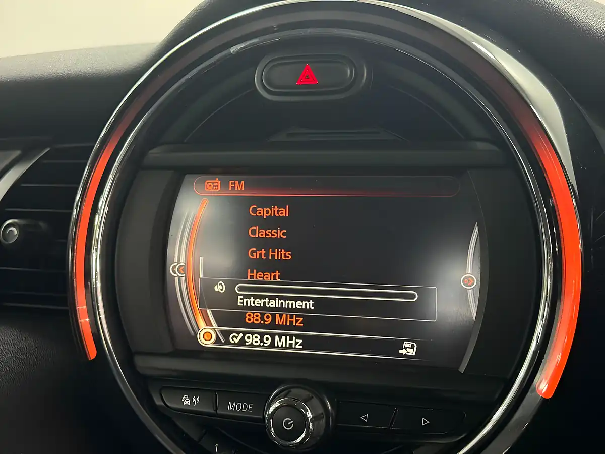 Used 2015 MINI Hatch One Black - Interior and Exterior details 12