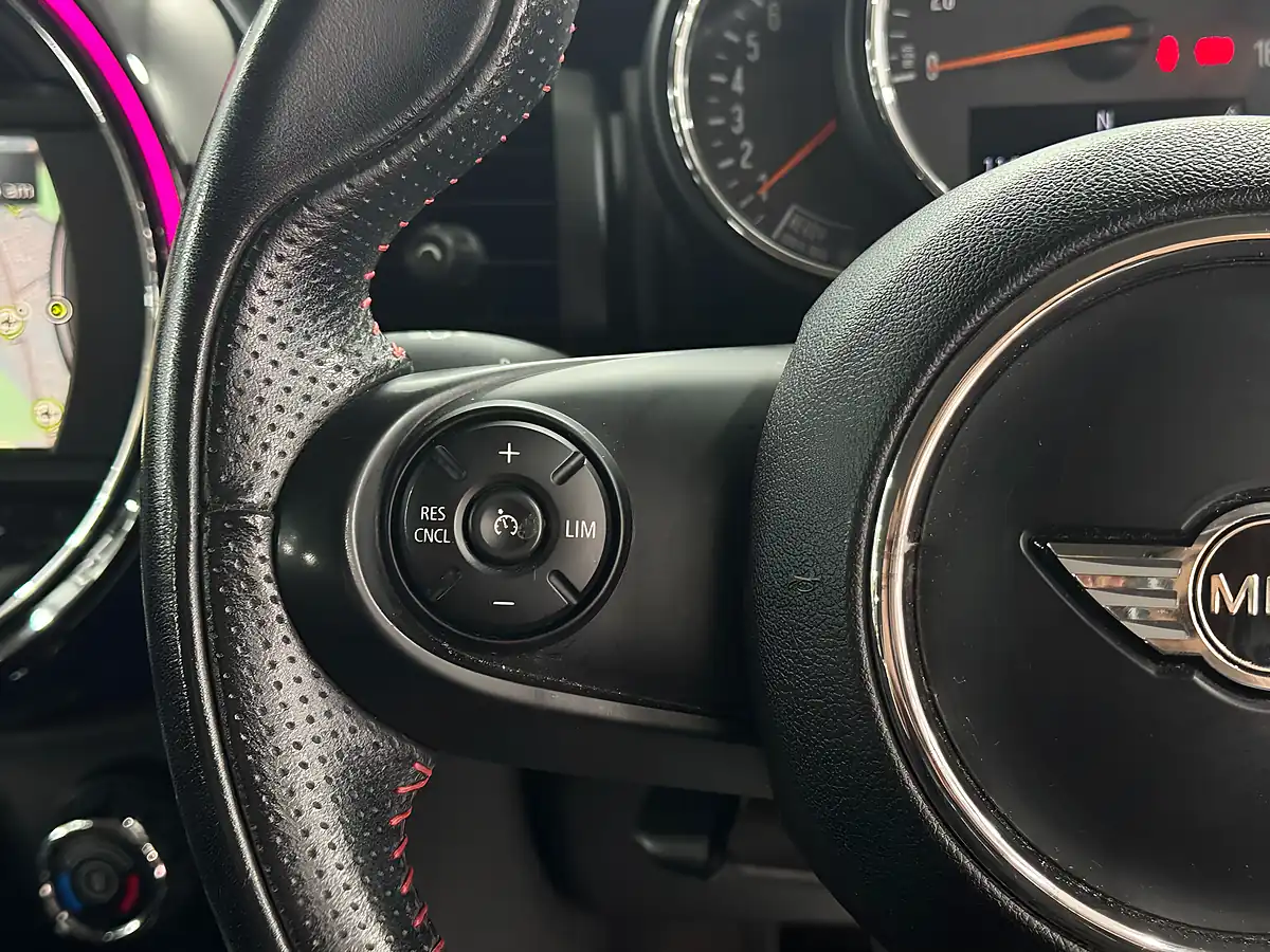 Used 2015 MINI Hatch One Black - Interior and Exterior details 14