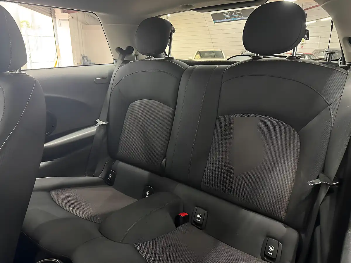 Used 2015 MINI Hatch One Black - Interior and Exterior details 17