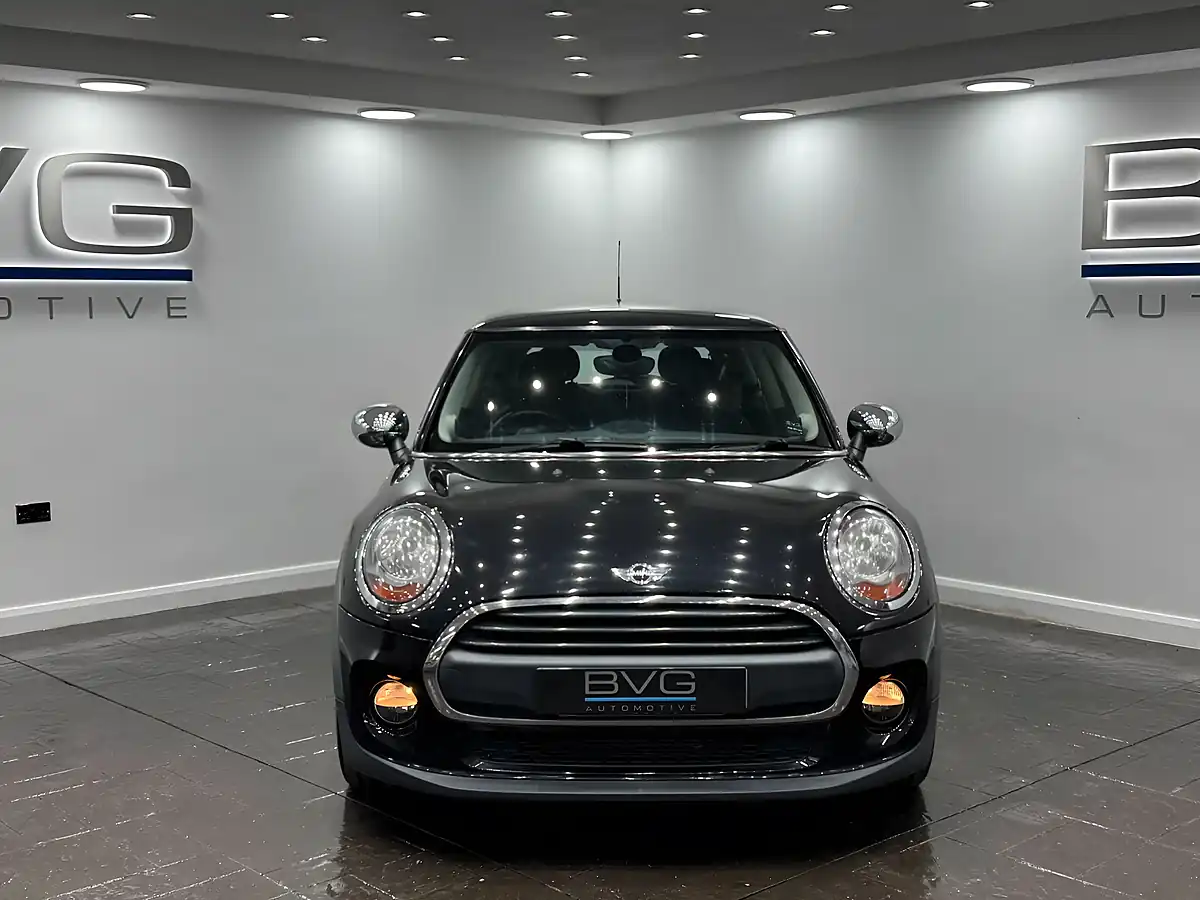 Used 2015 MINI Hatch One Black - Interior and Exterior details 4