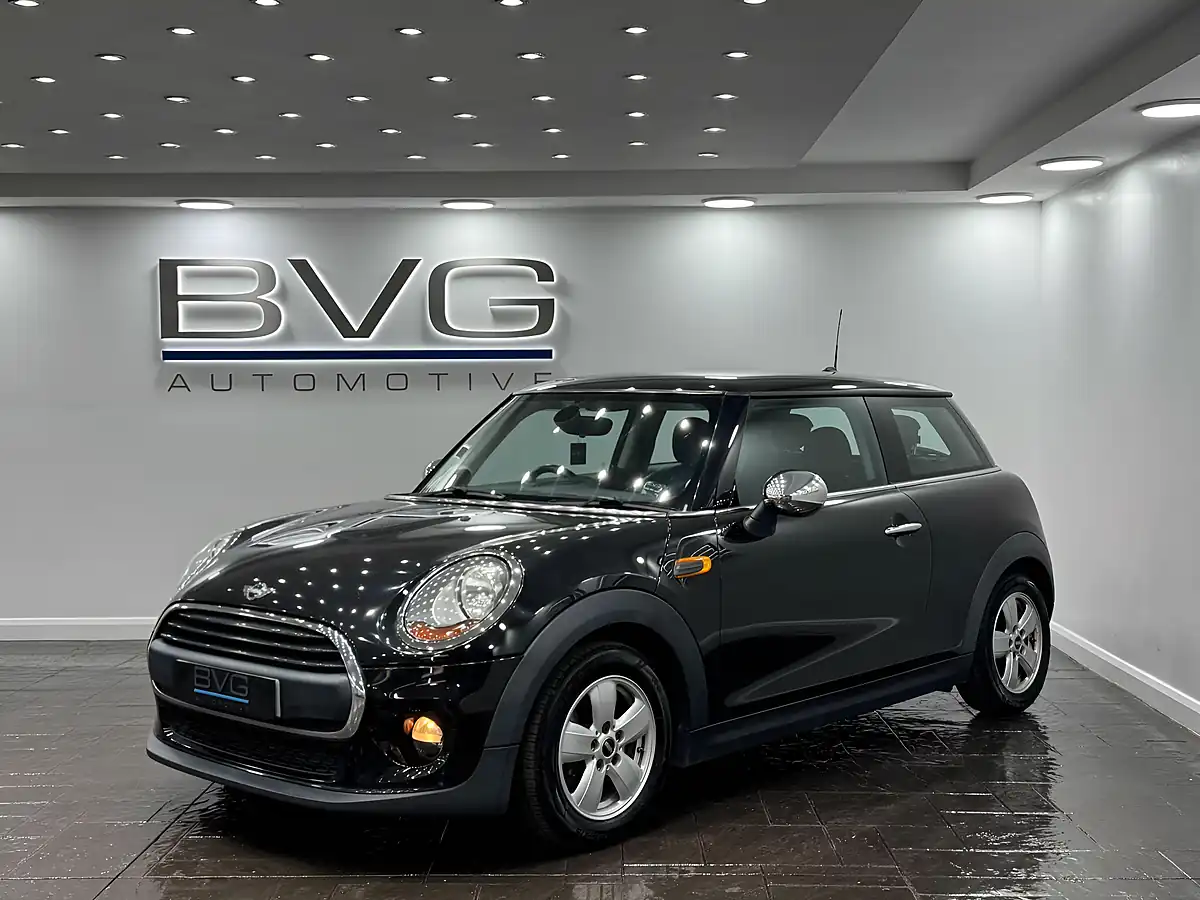 Used 2015 MINI Hatch One Black - Interior and Exterior details 5