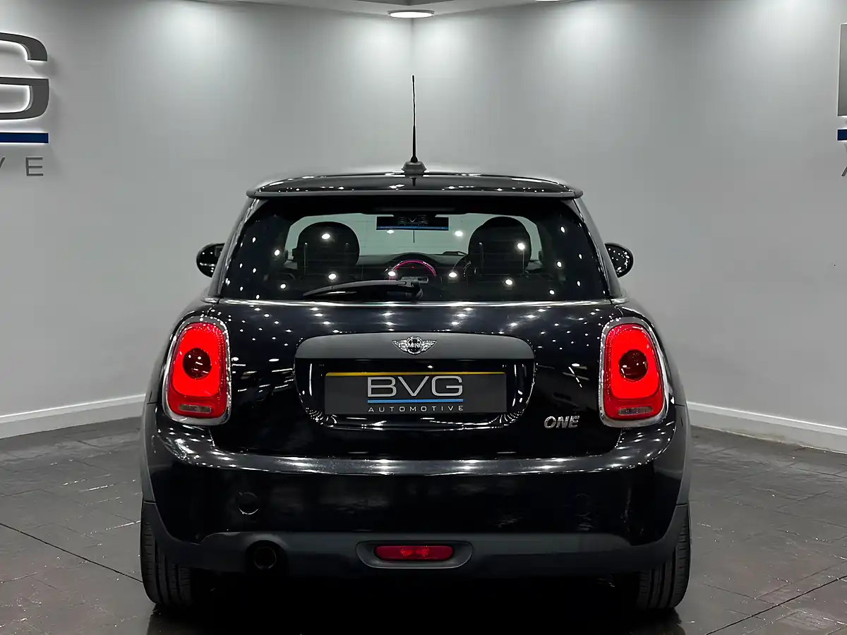 Used 2015 MINI Hatch One Black - Interior and Exterior details 8