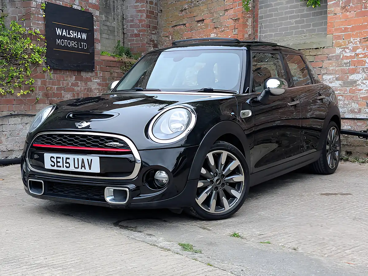Used 2015 MINI Hatch One Black - Interior and Exterior details 3