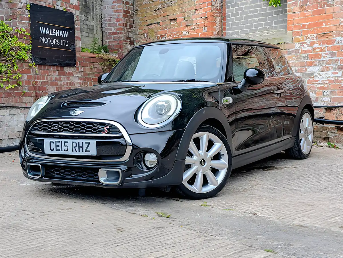 Used 2015 MINI Hatch One Black - Interior and Exterior details 9