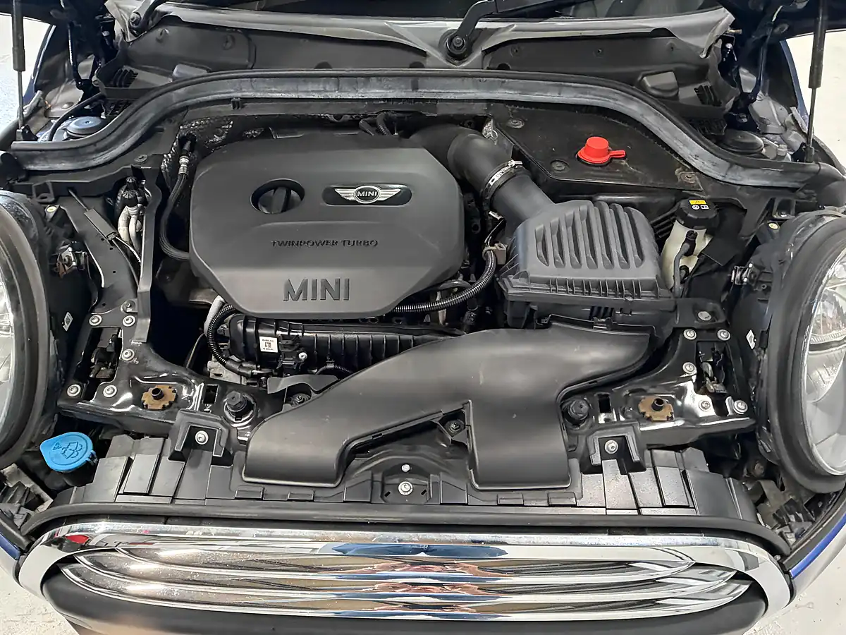 Used 2015 MINI Hatch One Blue - Interior and Exterior details 10