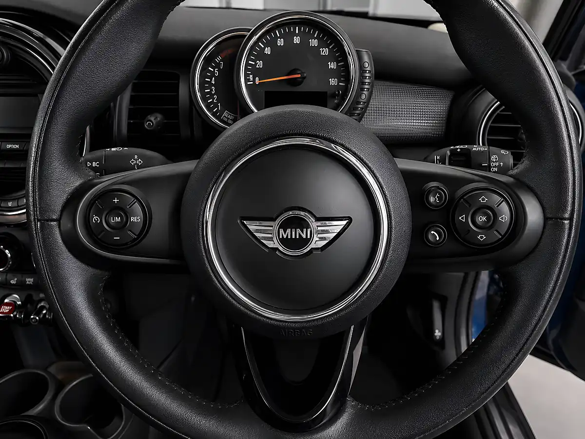 Used 2015 MINI Hatch One Blue - Interior and Exterior details 15