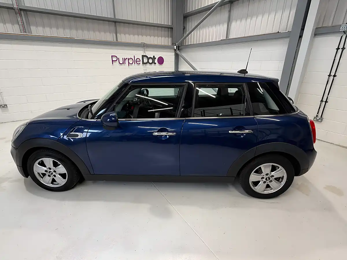 Used 2015 MINI Hatch One Blue - Interior and Exterior details 5