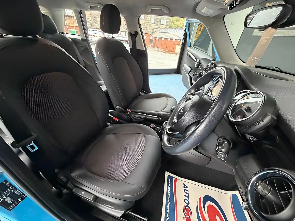 Used 2015 MINI Hatch One Blue - Interior and Exterior details 10
