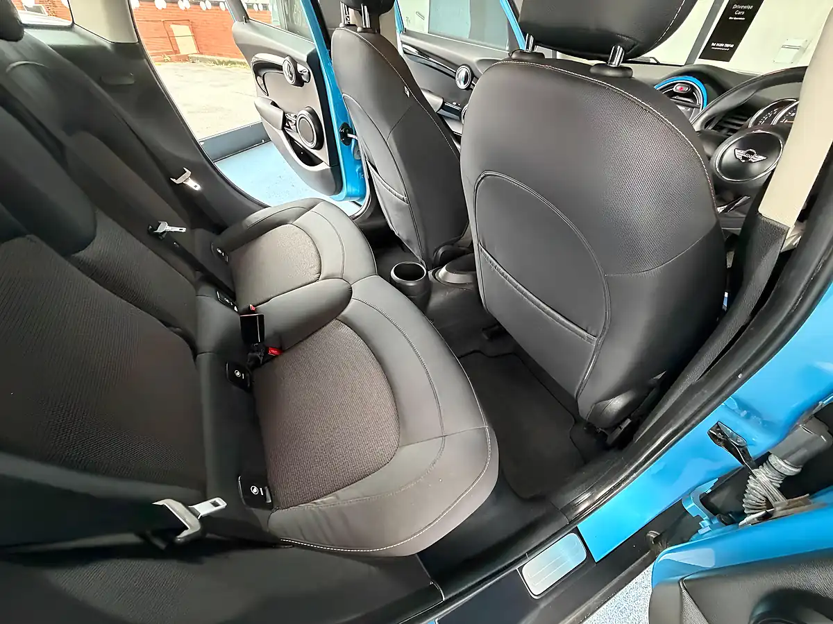 Used 2015 MINI Hatch One Blue - Interior and Exterior details 11