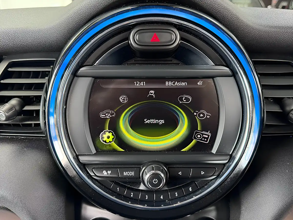 Used 2015 MINI Hatch One Blue - Interior and Exterior details 12