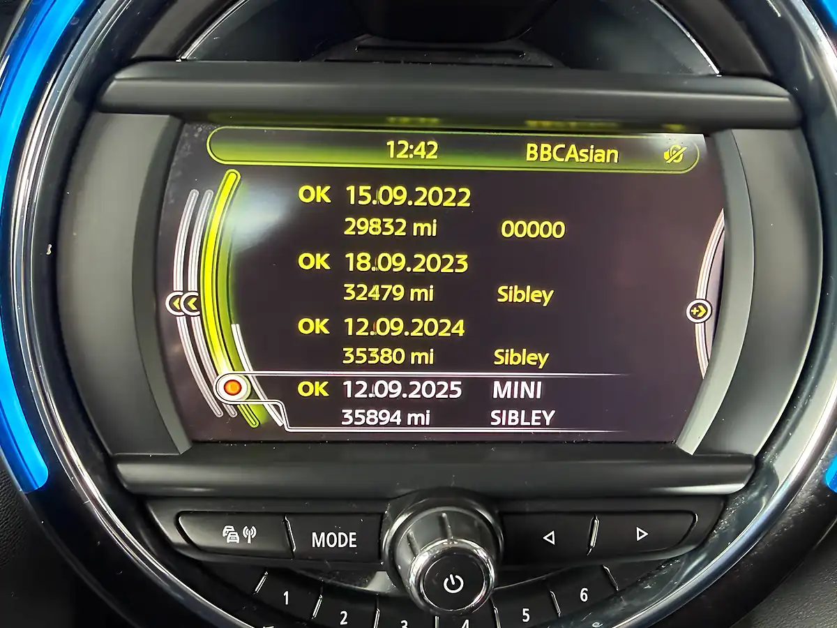Used 2015 MINI Hatch One Blue - Interior and Exterior details 14
