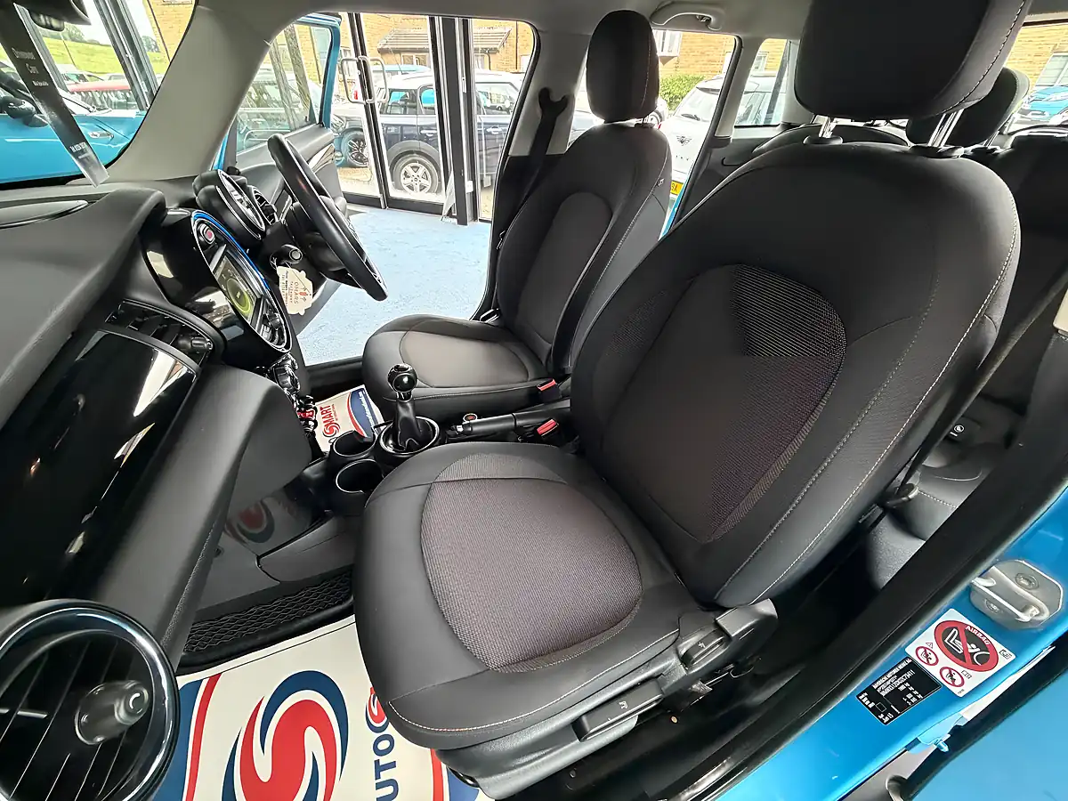 Used 2015 MINI Hatch One Blue - Interior and Exterior details 16