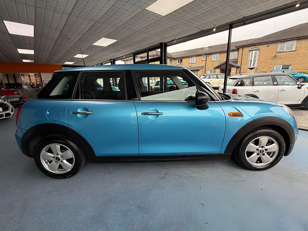 Used 2015 MINI Hatch One Blue - Interior and Exterior details 2