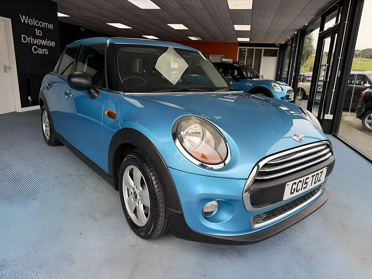 Used 2015 MINI Hatch One Blue - Interior and Exterior details 3
