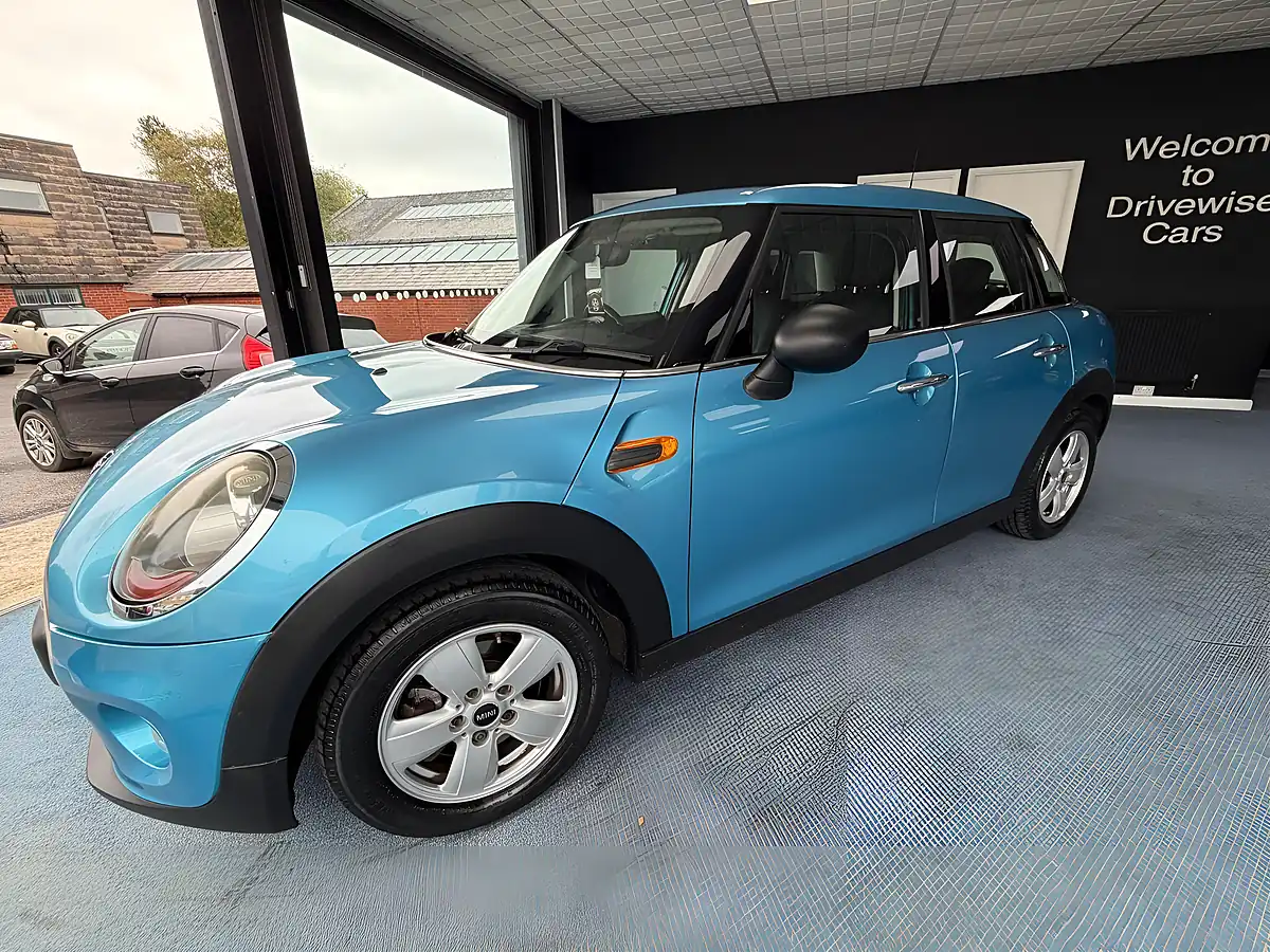Used 2015 MINI Hatch One Blue - Interior and Exterior details 5