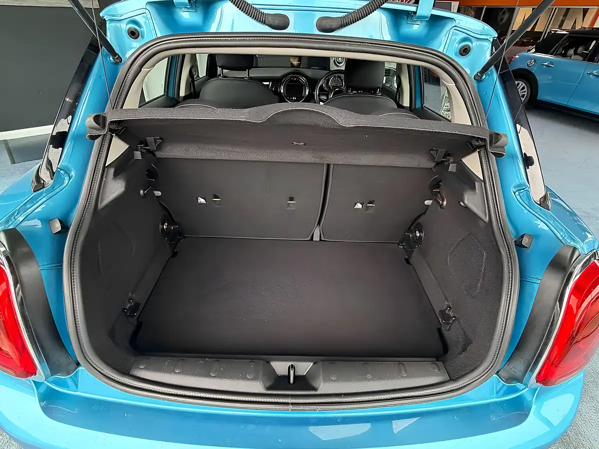 Used 2015 MINI Hatch One Blue - Interior and Exterior details 9