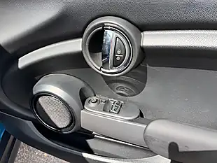 Used 2015 MINI Hatch One Blue - Interior and Exterior details 14