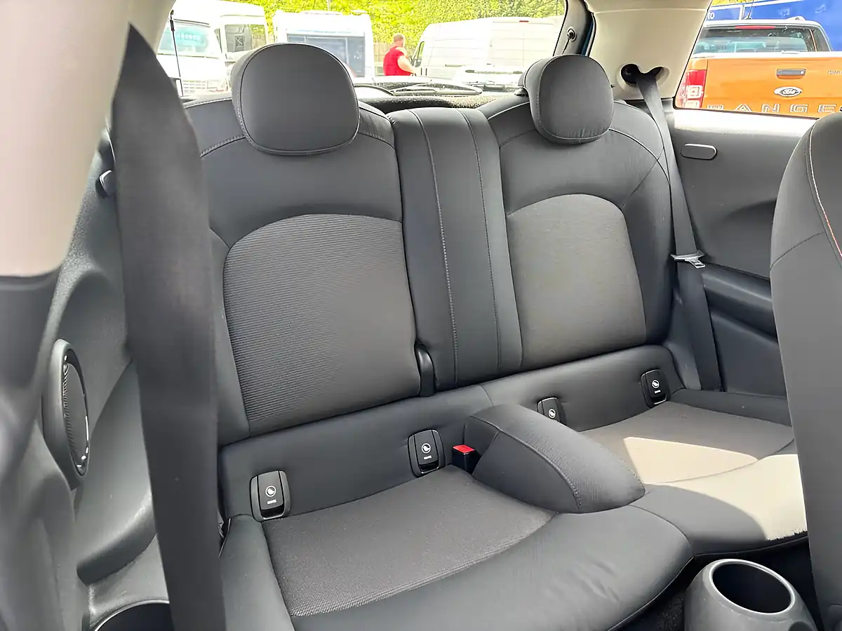 Used 2015 MINI Hatch One Blue - Interior and Exterior details 15