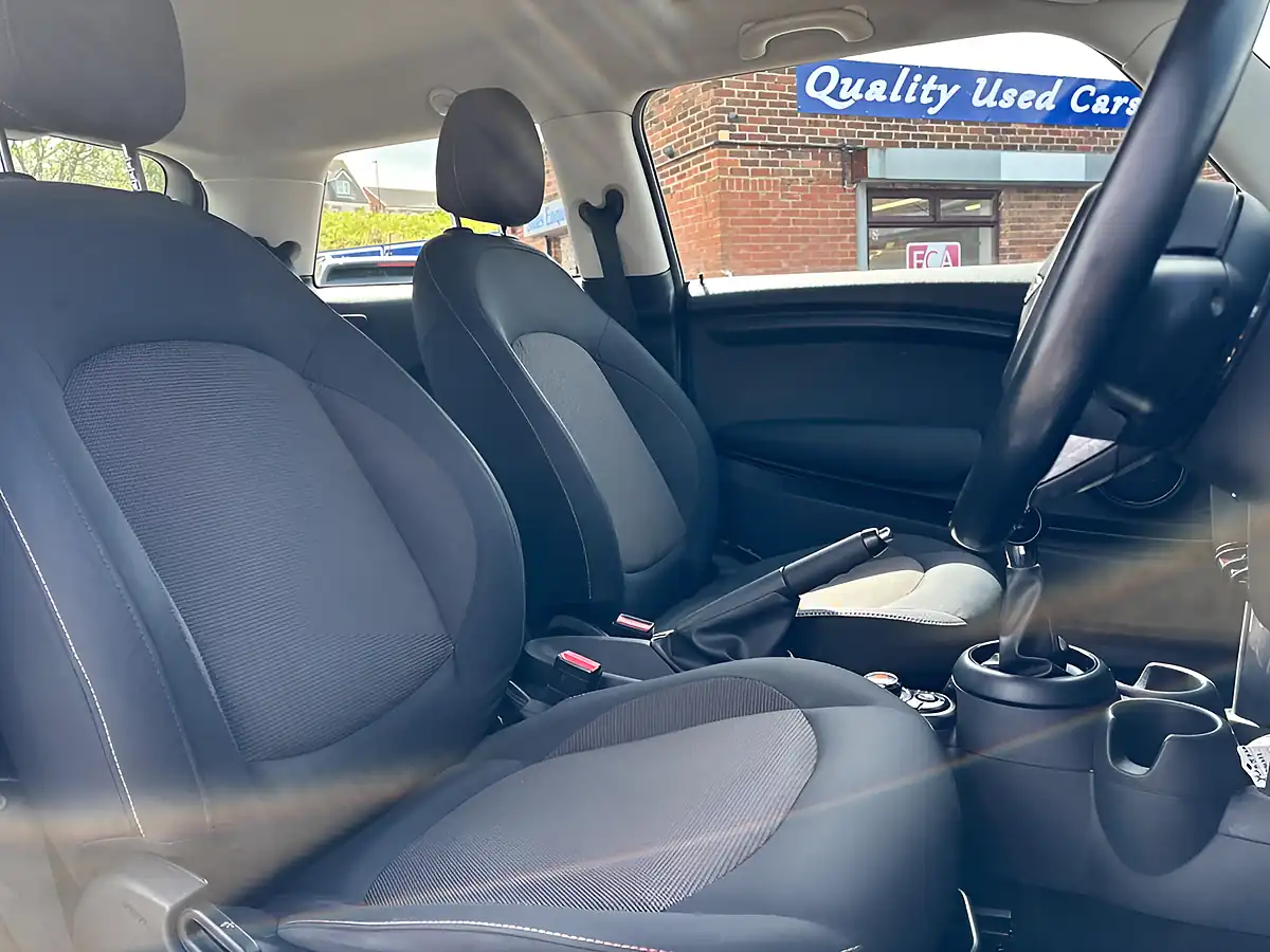 Used 2015 MINI Hatch One Blue - Interior and Exterior details 16